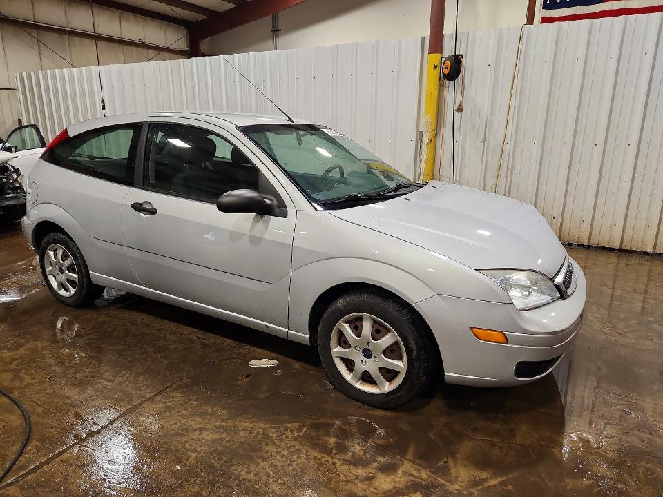 2005 Ford Focus VIN 3FAFP31N15R129895 COPART salvage auction — FRONT END, PA - CERTIFICATE OF SALVAGE, sold $175 on 2026-07-24 (photo 4)