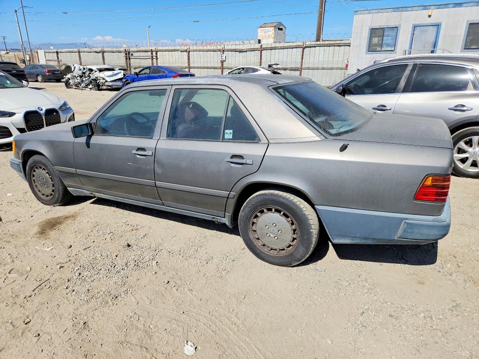 1989 Mercedes-benz VIN WDBEA30D6KA878020 COPART salvage auction — MINOR DENT/SCRATCHES, Ca - Dis/Dlr/Exp Clean W/Salv Hist, sold $350 on 2026-07-27 (photo 2)