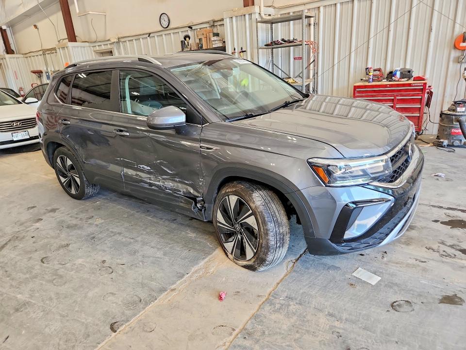 2024 Volkswagen Taos VIN 3VVVX7B23RM068653 COPART salvage auction — SIDE, WI - CERT OF TITLE-SALVAGE VEHICLE, sold $7,100 on 2026-09-09 (photo 4)