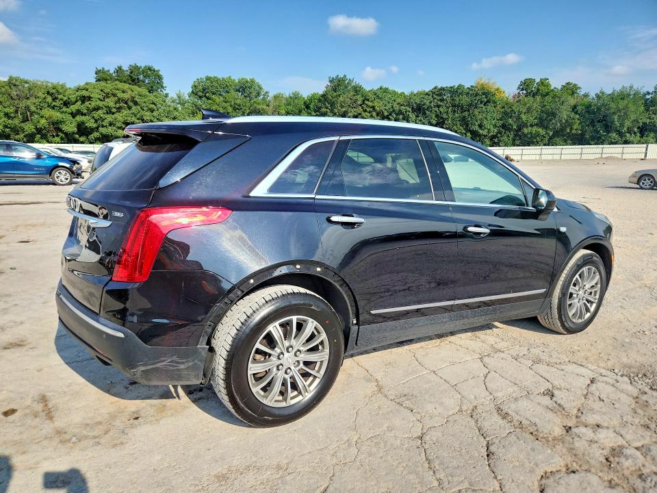 2017 Cadillac Xt5 VIN 1GYKNDRS5HZ124286 COPART salvage auction — MINOR DENT/SCRATCHES, Ok - Certificate Of Title, sold $3,950 on 2026-07-21 (photo 3)