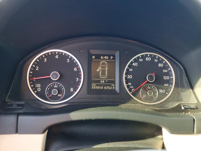 2010 Volkswagen Tiguan VIN WVGAV7AX4AW002306 COPART salvage auction — MINOR DENT/SCRATCHES, CA - DIS/DLR/EXP ONLY CLEAN TITLE, sold $275 on 2026-08-04 (photo 9)
