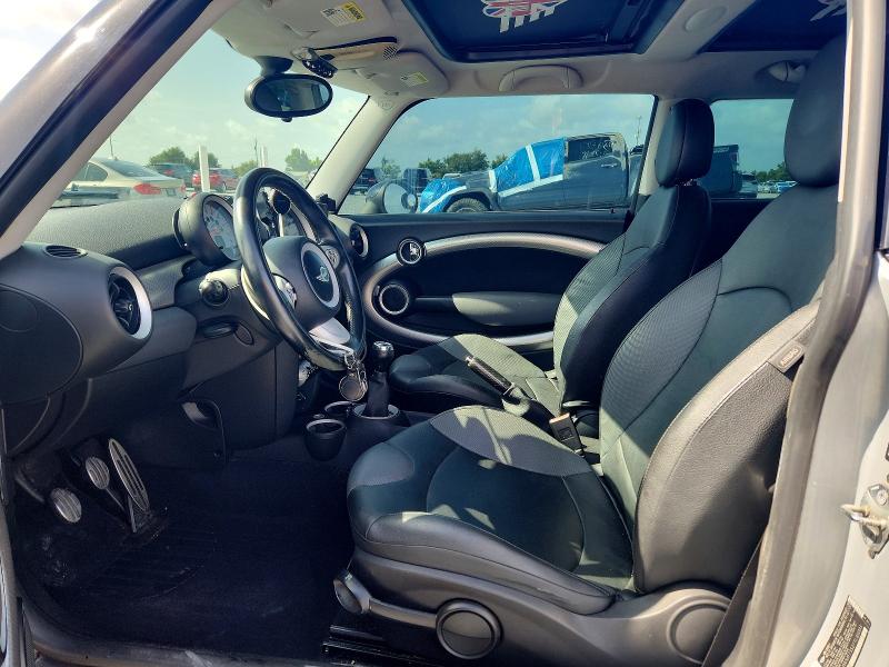 2007 Mini Cooper VIN WMWMF73527TL85003 COPART salvage auction — MINOR DENT/SCRATCHES, FL - CERT OF TITLE SLVG REBUILDABLE, sold $475 on 2026-07-31 (photo 7)