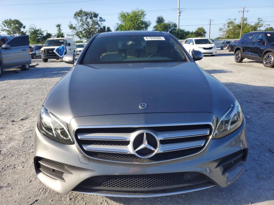 2019 Mercedes-benz E-klasse VIN WDDZF4JB4KA689072 COPART salvage auction — NORMAL WEAR, Fl - Certificate Of Title, sold $11,600 on 2026-08-03 (photo 5)