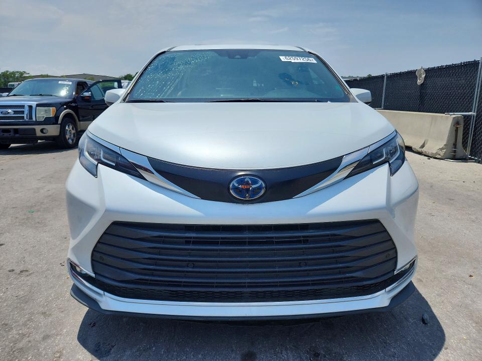 2022 Toyota Sienna VIN 5TDJRKEC5NS091585 COPART salvage auction — FRONT END, IN - CERT OF TITLE-SALVAGE TITLE, sold $21,200 on 2026-08-27 (photo 5)