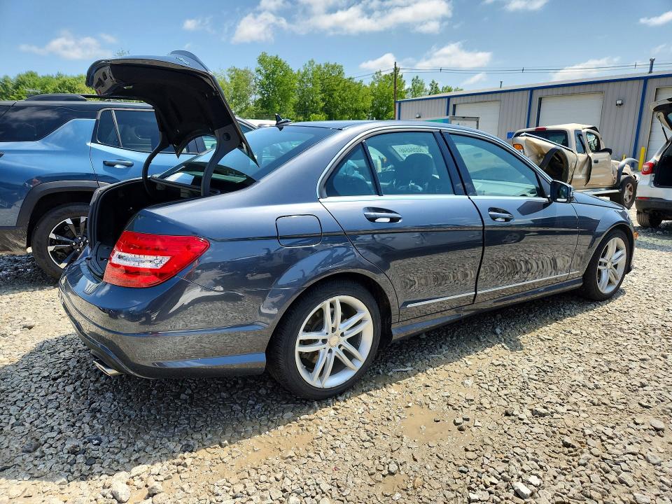 2014 Mercedes-benz C-klasse VIN WDDGF8AB1EA931786 COPART salvage auction — REAR END, Ma - Cert Of Title-Reconstrctd Coll, sold $1,750 on 2026-08-20 (photo 3)