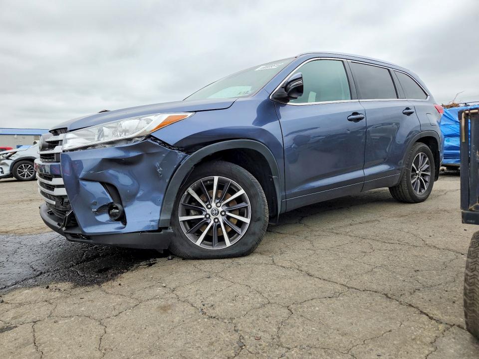 2018 Toyota VIN 5TDJZRFH2JS820946 COPART salvage auction — FRONT END, Pa - Certificate Of Salvage, sold $7,100 on 2026-07-17 (photo 1)
