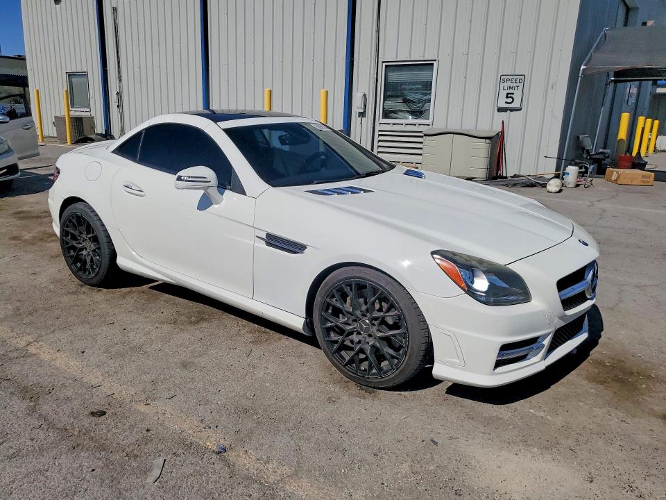2015 Mercedes-benz Slk-klasse VIN WDDPK4HA9FF103457 COPART salvage auction — SIDE, Nv - Salvage Title, sold $2,000 on 2026-08-06 (photo 4)