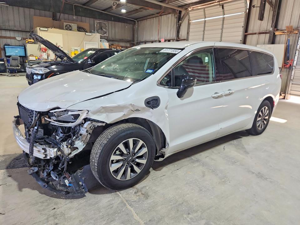 2024 Chrysler Pacifica VIN 2C4RC1S78RR158149 — COPART salvage auction photo