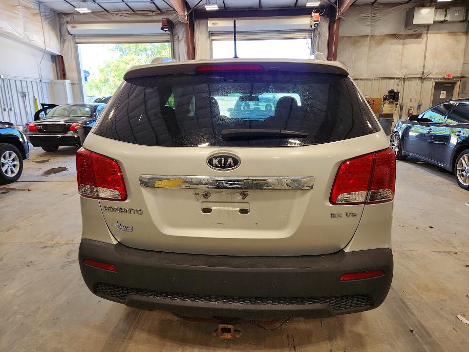 2011 Kia Sorento VIN 5XYKUDA28BG061193 COPART salvage auction — MINOR DENT/SCRATCHES, Wi - Certificate Of Title, sold $725 on 2026-07-29 (photo 6)