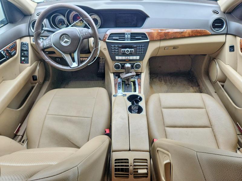 2012 Mercedes-benz C-klasse VIN WDDGF8BB3CR226324 COPART salvage auction — MINOR DENT/SCRATCHES, MD - CERTIFICATE OF TITLE, sold $700 on 2026-07-31 (photo 8)