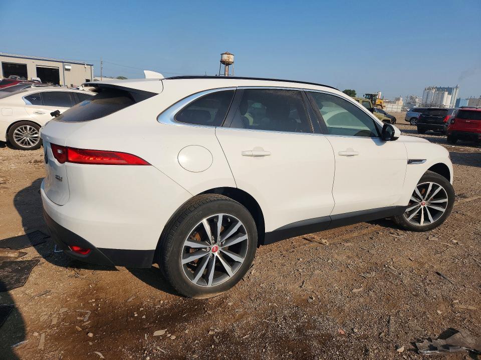 2018 Jaguar F-pace VIN SADCK2FN8JA260815 COPART salvage auction — MINOR DENT/SCRATCHES, MI - CERTIFICATE OF TITLE (P), sold $5,000 on 2026-07-29 (photo 3)