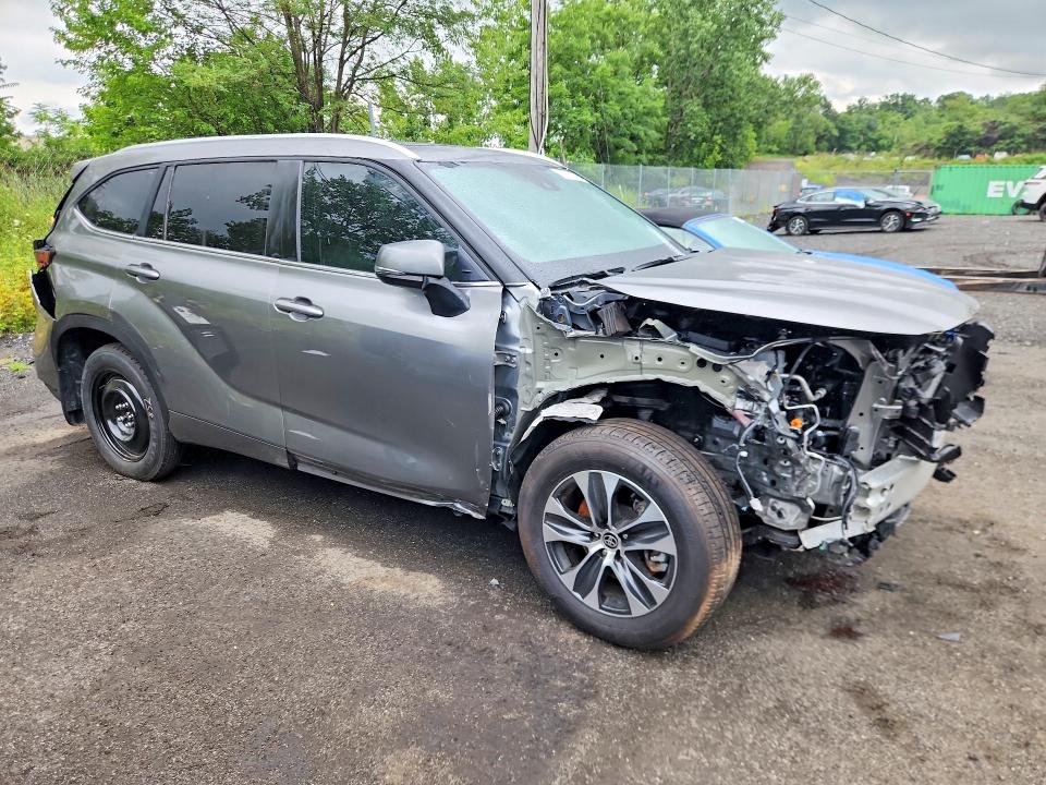 2026 Toyota Highlander VIN 5TDKDRBH6TS598911 COPART salvage auction — FRONT END, Nj - Cert Of Title-Salvage, sold $17,500 on 2026-08-24 (photo 4)
