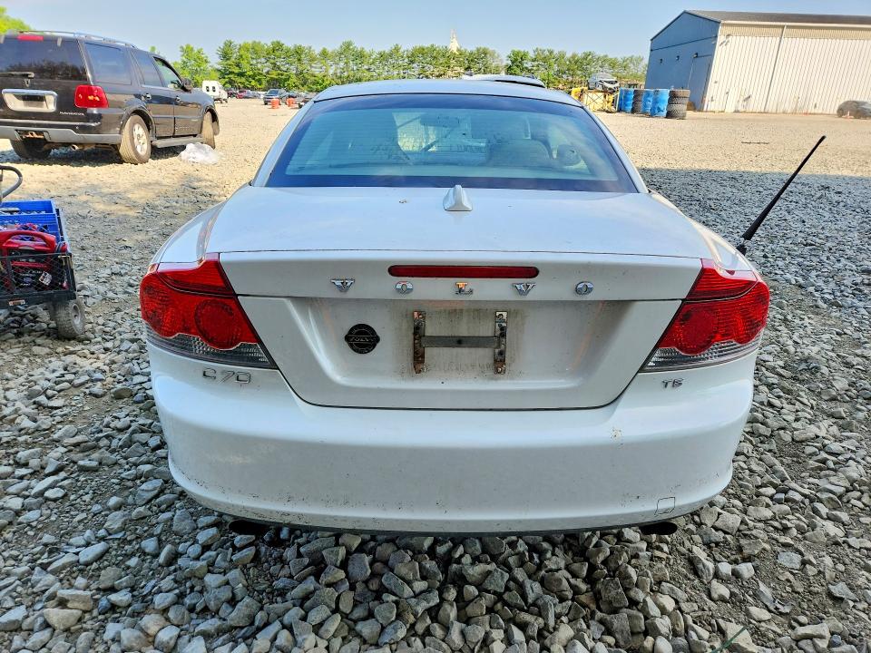 2010 Volvo C70 VIN YV1672MC7AJ092087 COPART salvage auction — WATER/FLOOD, Nj - Cert Of Title-Salvage Flood, sold $200 on 2026-08-17 (photo 6)