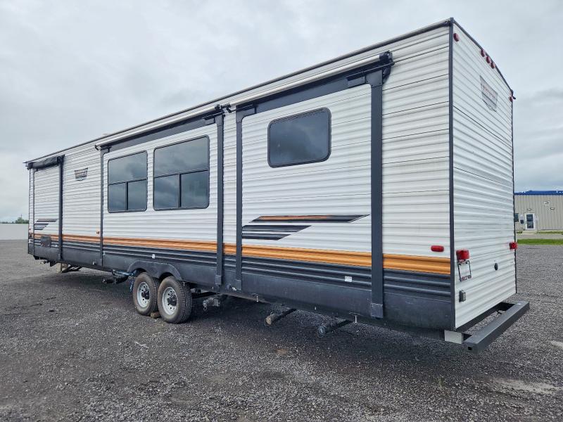 2024 Foresriver VIN 4X4TWD822RM062962 COPART salvage auction — MINOR DENT/SCRATCHES, ON - PERMIT NO BRAND - UNFIT (P), sold $70,000 on 2026-09-03 (photo 3)