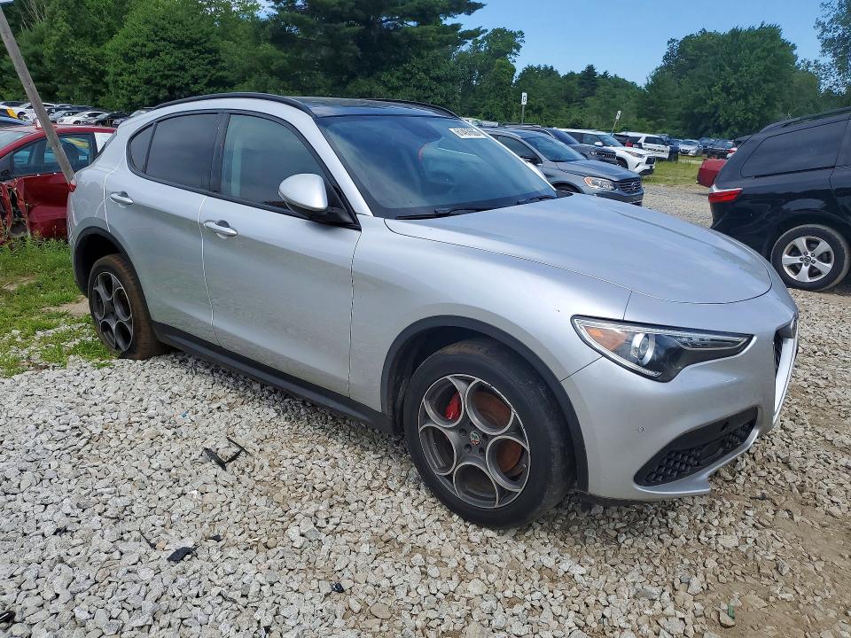 2018 Alfa romeo Stelvio VIN ZASFAKPN1J7B92565 COPART salvage auction — MECHANICAL, Nh - Certificate Of Title (P), sold $6,300 on 2026-07-29 (photo 4)