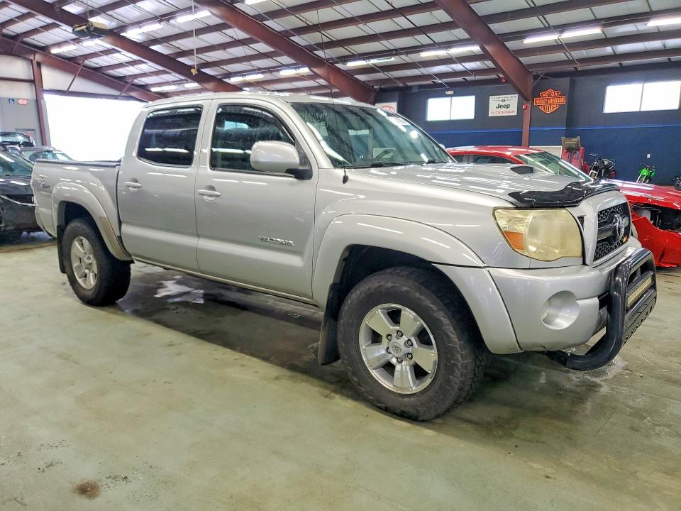 2011 Toyota Tacoma VIN 5TFLU4EN0BX018277 COPART salvage auction — MINOR DENT/SCRATCHES, MA - CERTIFICATE OF TITLE, sold $475 on 2026-07-23 (photo 4)