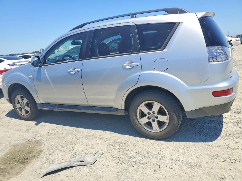 2010 Mitsubishi Outlander VIN JA4AT2AW3AZ014203 COPART salvage auction — MINOR DENT/SCRATCHES, CA - DIS/DLR/EXP ONLY CLEAN TITLE, sold $250 on 2026-07-23 (photo 2)