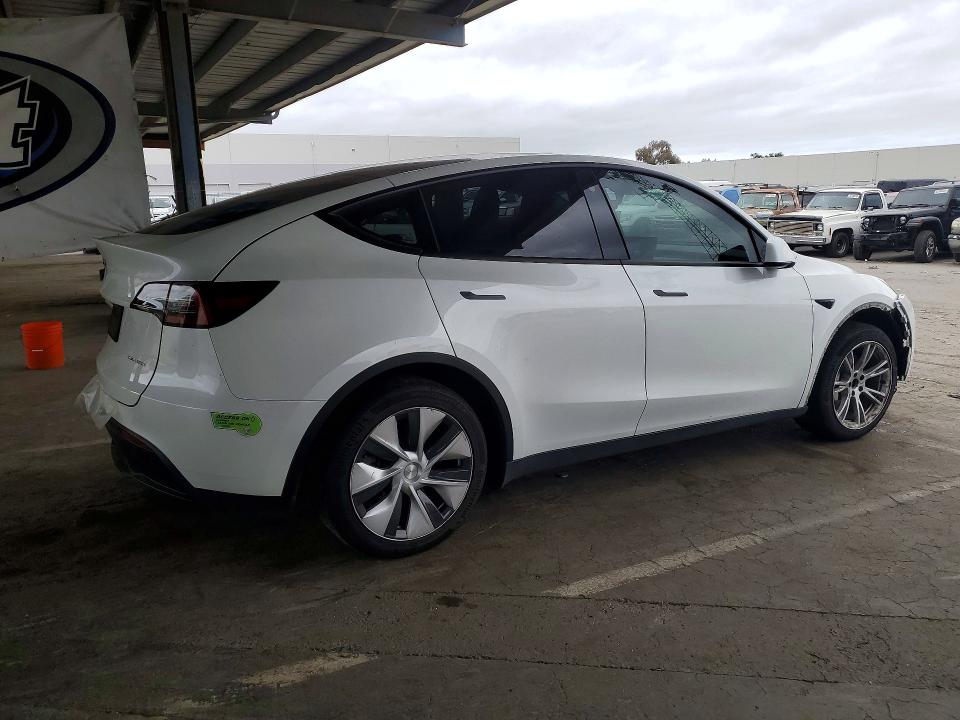 2023 Tesla Model y VIN 7SAYGDEEXPF742575 COPART salvage auction — FRONT END, CA - SALVAGE CERTIFICATE, sold $6,400 on 2026-07-16 (photo 3)