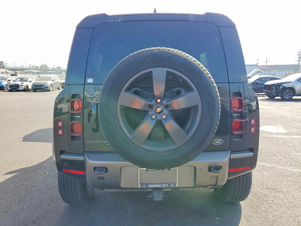 2022 Land rover Defender VIN SALE27RU8N2101158 COPART salvage auction — MINOR DENT/SCRATCHES, Ca - Dis/Dlr/Exp Only Clean Title, sold $10,300 on 2026-07-27 (photo 6)
