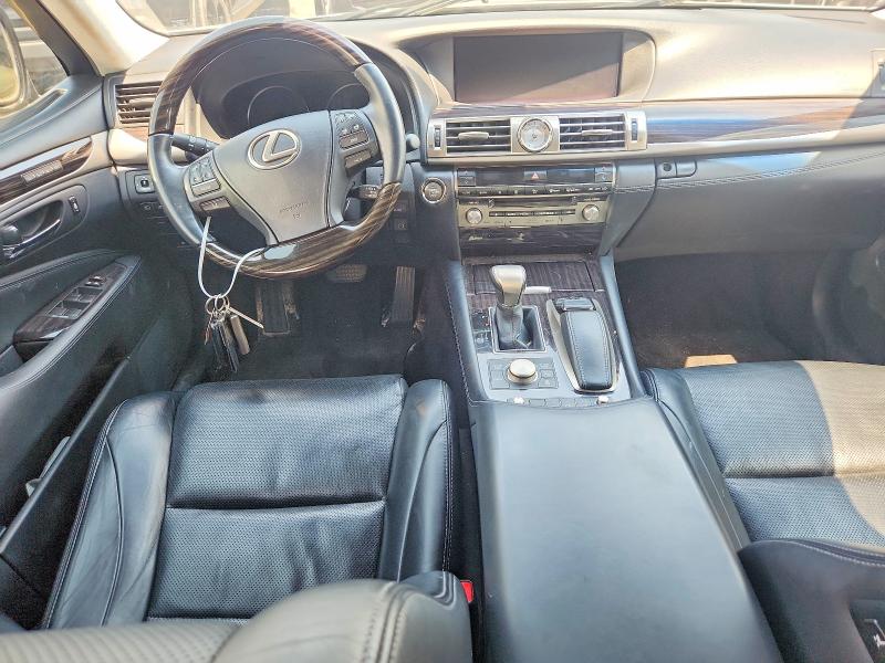 2015 Lexus VIN JTHCL1EF5F5023338 COPART salvage auction — REAR END, Qc - Gravement Accidente, sold $3,100 on 2026-09-08 (photo 8)