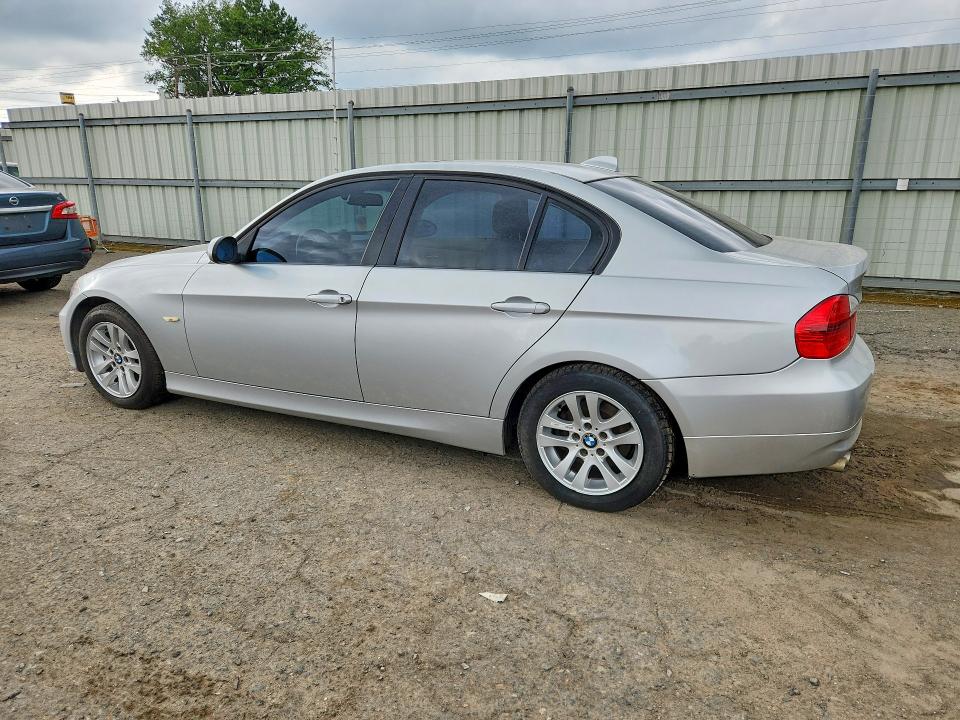 2006 BMW 3 series VIN WBAVB135X6PT19190 COPART salvage auction — MINOR DENT/SCRATCHES, La - Non Public Clean Title, sold $475 on 2026-07-23 (photo 2)