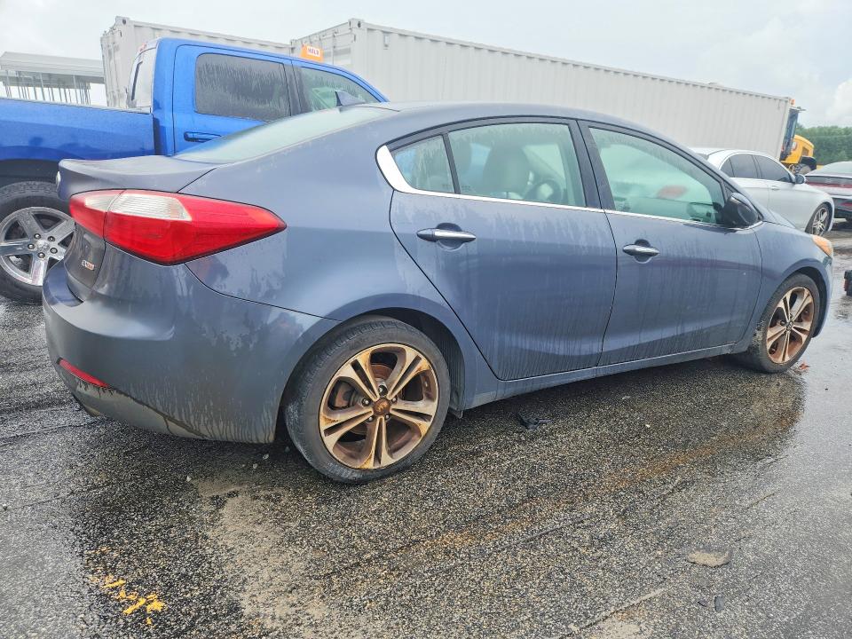 2015 Kia Forte VIN KNAFZ4A8XF5263665 COPART salvage auction — MINOR DENT/SCRATCHES, Salvage Title, sold $575 on 2026-07-27 (photo 3)
