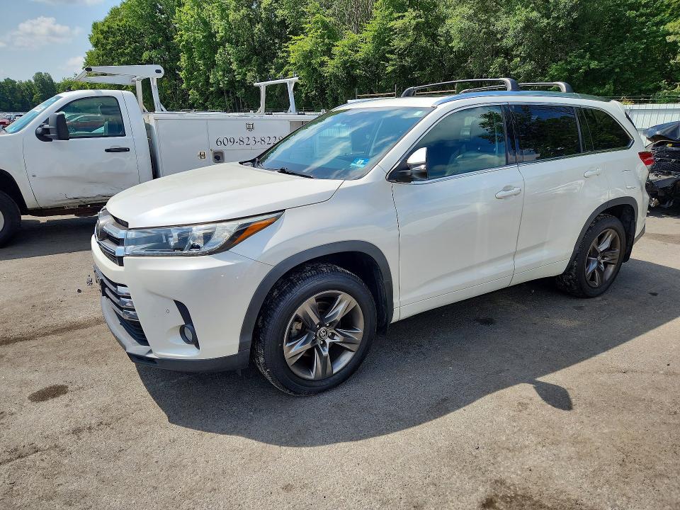 2018 Toyota Highlander VIN 5TDDZRFH8JS854497 — COPART salvage auction photo