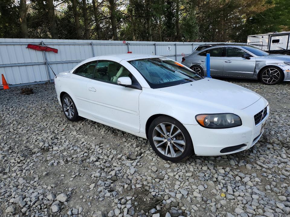 2010 Volvo C70 VIN YV1672MC7AJ092087 COPART salvage auction — WATER/FLOOD, Nj - Cert Of Title-Salvage Flood, sold $200 on 2026-08-17 (photo 4)