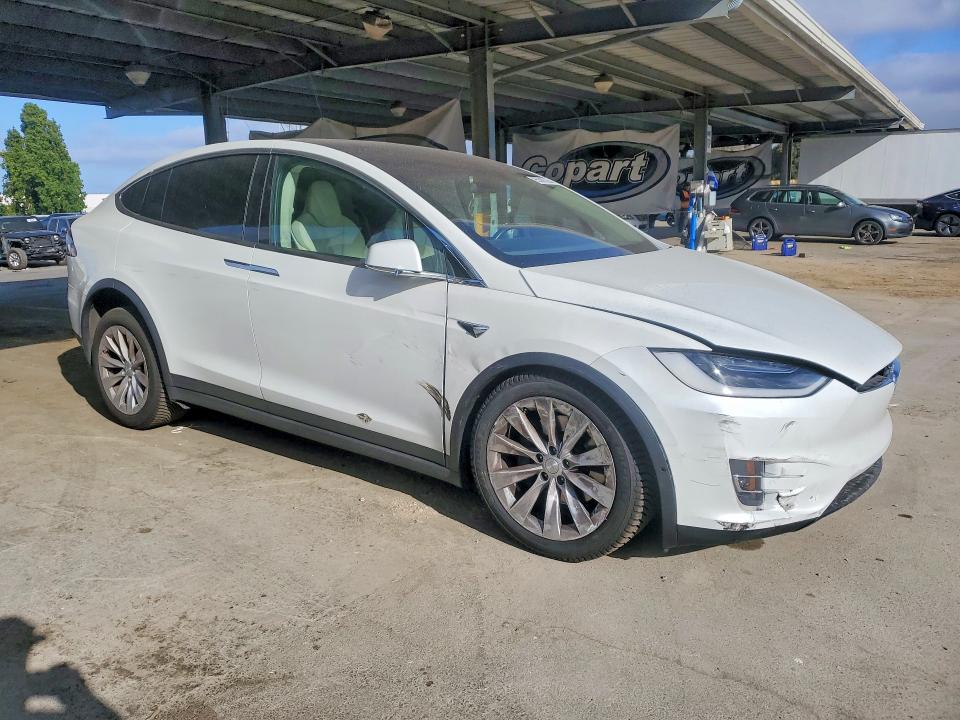 2018 Tesla Model x VIN 5YJXCBE28JF141476 COPART salvage auction — FRONT END, CA - SALVAGE CERTIFICATE, sold $4,600 on 2026-07-21 (photo 4)