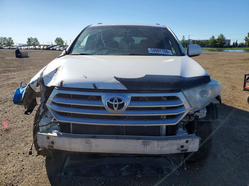 2013 Toyota Highlander VIN 5TDBK3EH1DS207972 COPART salvage auction — VANDALISM, Ab - Bos - Salvage, sold $375 on 2026-07-28 (photo 5)
