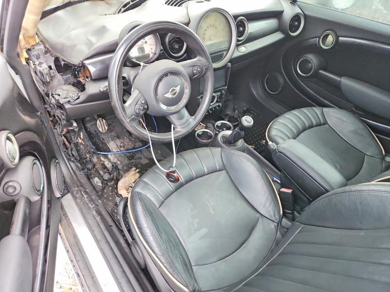 2011 Mini Cooper VIN WMWSV3C55BTY20091 COPART salvage auction — INTERIOR BURN, MA - CERT OF TITLE-RECONSTRCTD COLL, sold $100 on 2026-08-17 (photo 8)