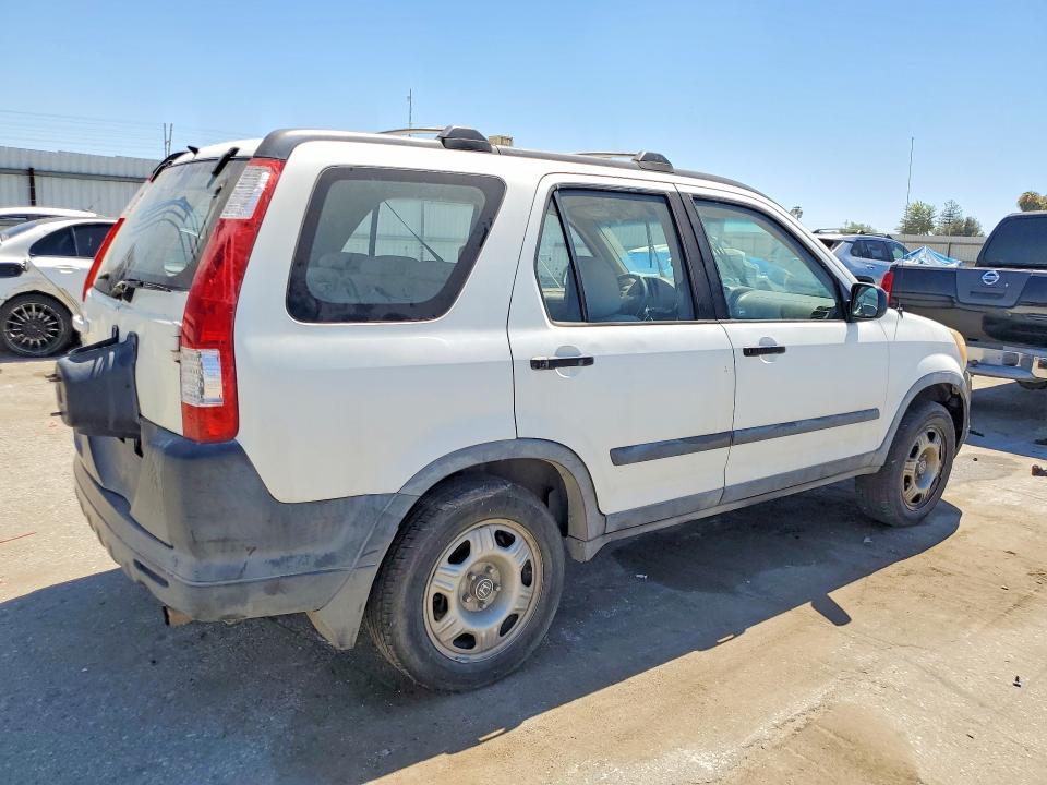 2005 Honda Cr-v VIN JHLRD68595C020528 COPART salvage auction — MINOR DENT/SCRATCHES, CA - DIS/DLR/EXP ONLY CLEAN TITLE, sold $675 on 2026-07-17 (photo 3)