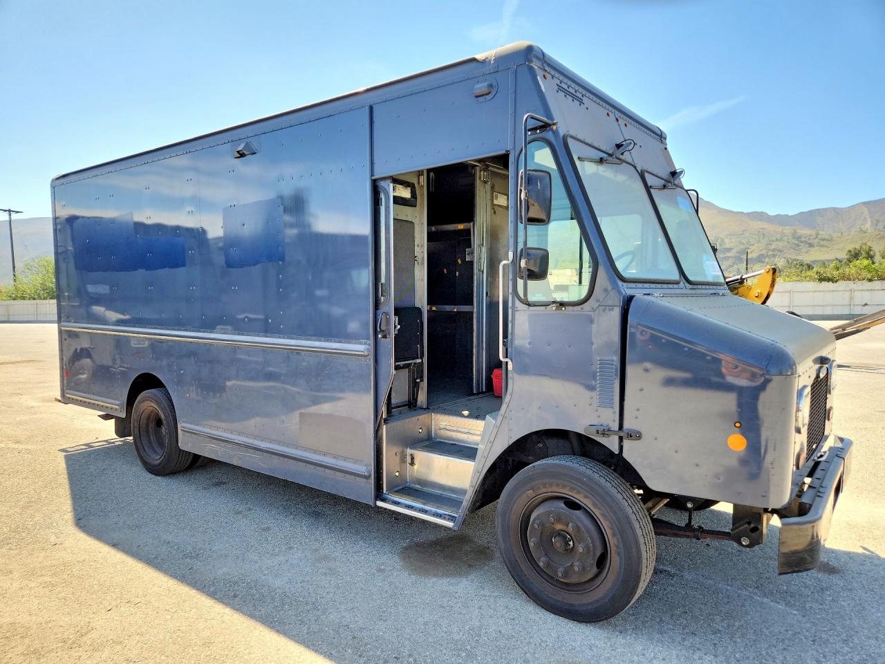 2021 Freightliner Chassis VIN 4UZAC2EA9MCML0764 COPART salvage auction — Normal Wear, CA - CERTIFICATE OF TITLE, sold $23,685 on 2026-09-18 (photo 4)