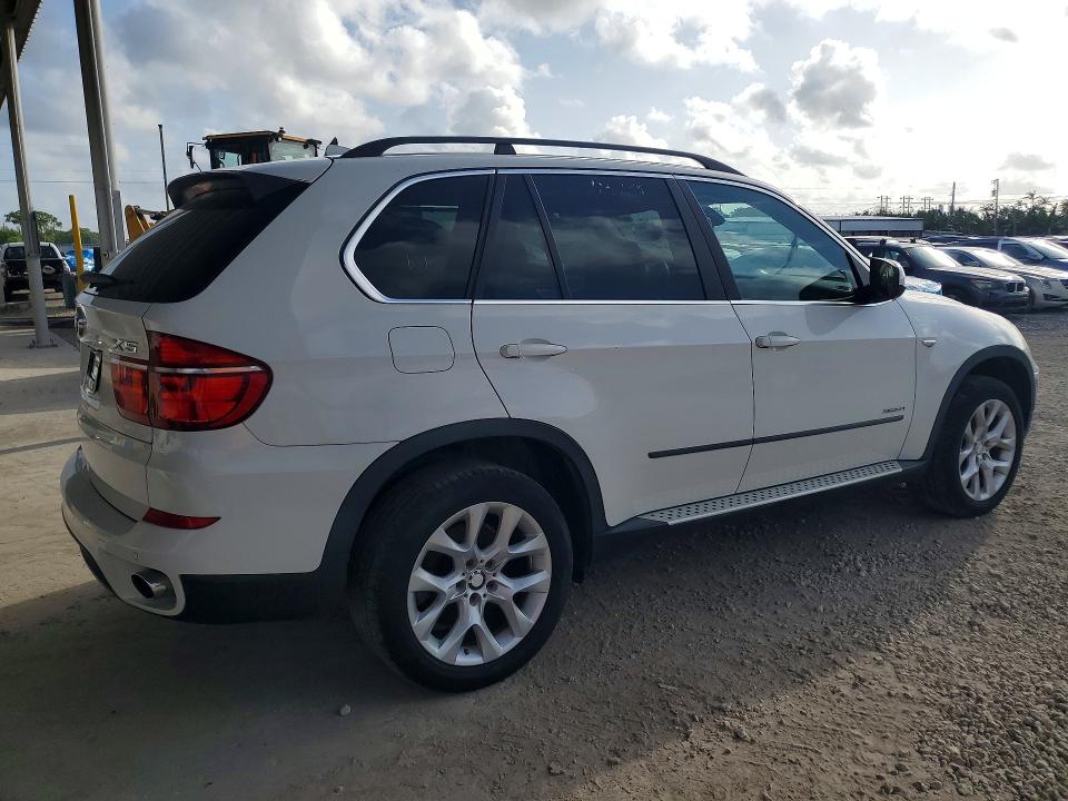 2013 BMW X5 VIN 5UXZV4C53D0E13562 COPART salvage auction — MINOR DENT/SCRATCHES, Fl - Certificate Of Title, sold $525 on 2026-07-29 (photo 3)