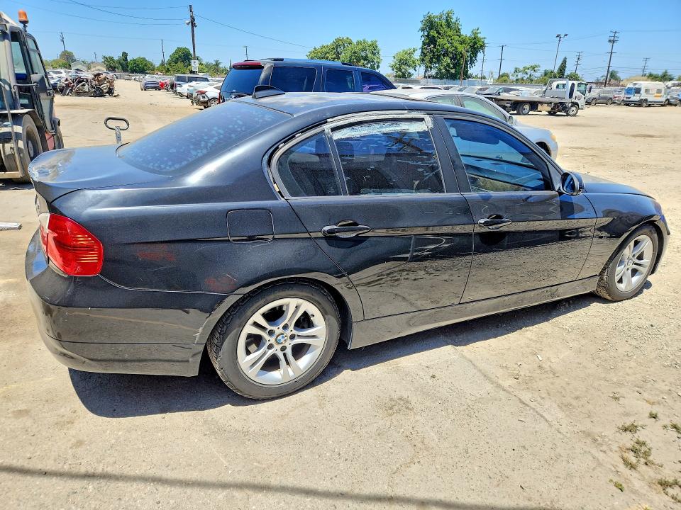 2008 BMW 3er VIN WBAVC53568FZ84391 COPART salvage auction — REAR END, CA - DIS/DLR/EXP ONLY CLEAN TITLE, sold $400 on 2026-07-20 (photo 3)
