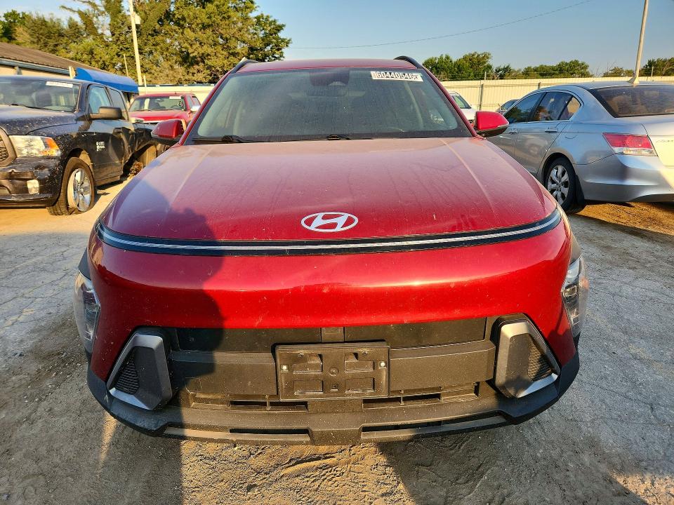 2025 Hyundai Kona VIN KM8HB3AB5SU286112 COPART salvage auction — WATER/FLOOD, FL - CERT OF TITLE-SLVG REBLD FLOOD, sold $7,500 on 2026-07-27 (photo 5)