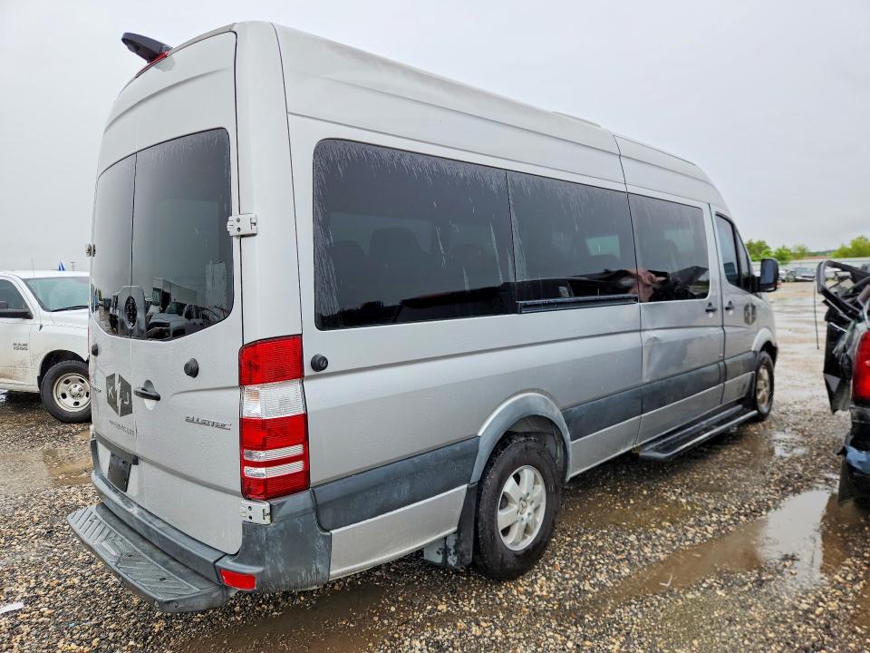 2016 Mercedes-benz Sprinter VIN 8BRPE8DD6GE122031 COPART salvage auction — MINOR DENT/SCRATCHES, LA - CERTIFICATE OF TITLE, sold $13,200 on 2026-07-28 (photo 3)