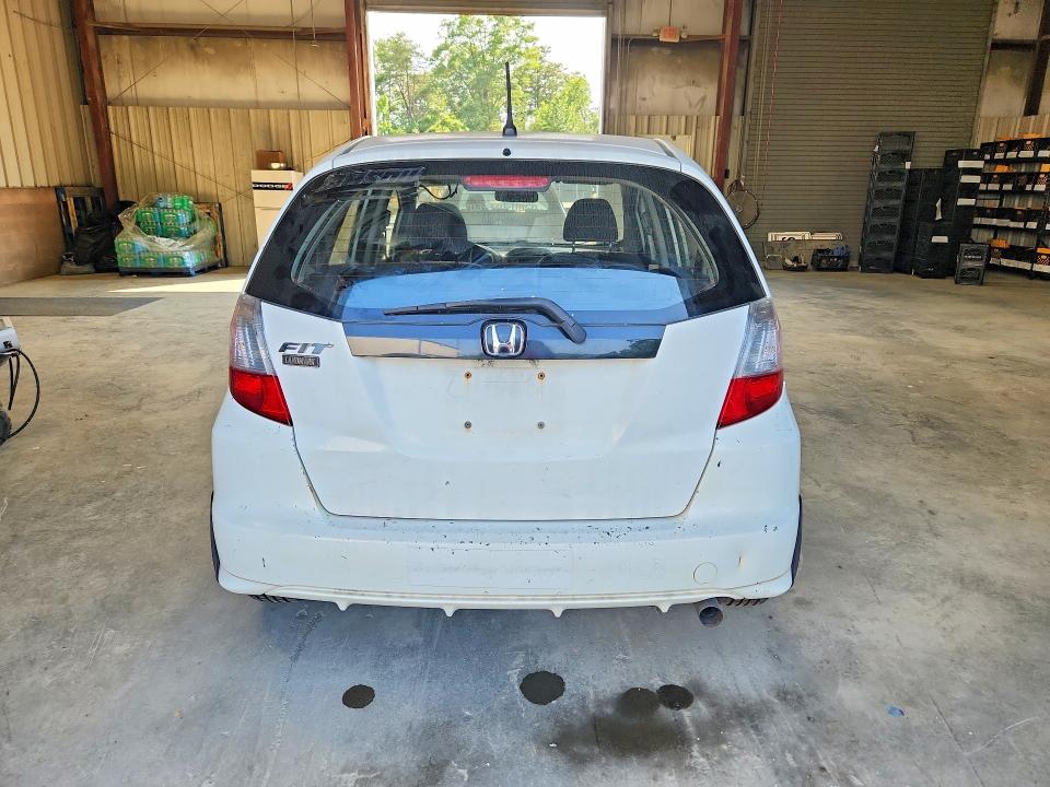 2013 Honda Fit VIN JHMGE8H39DC037029 COPART salvage auction — MINOR DENT/SCRATCHES, VA - CERT OF TITLE - SALVAGE, sold $225 on 2026-07-28 (photo 6)