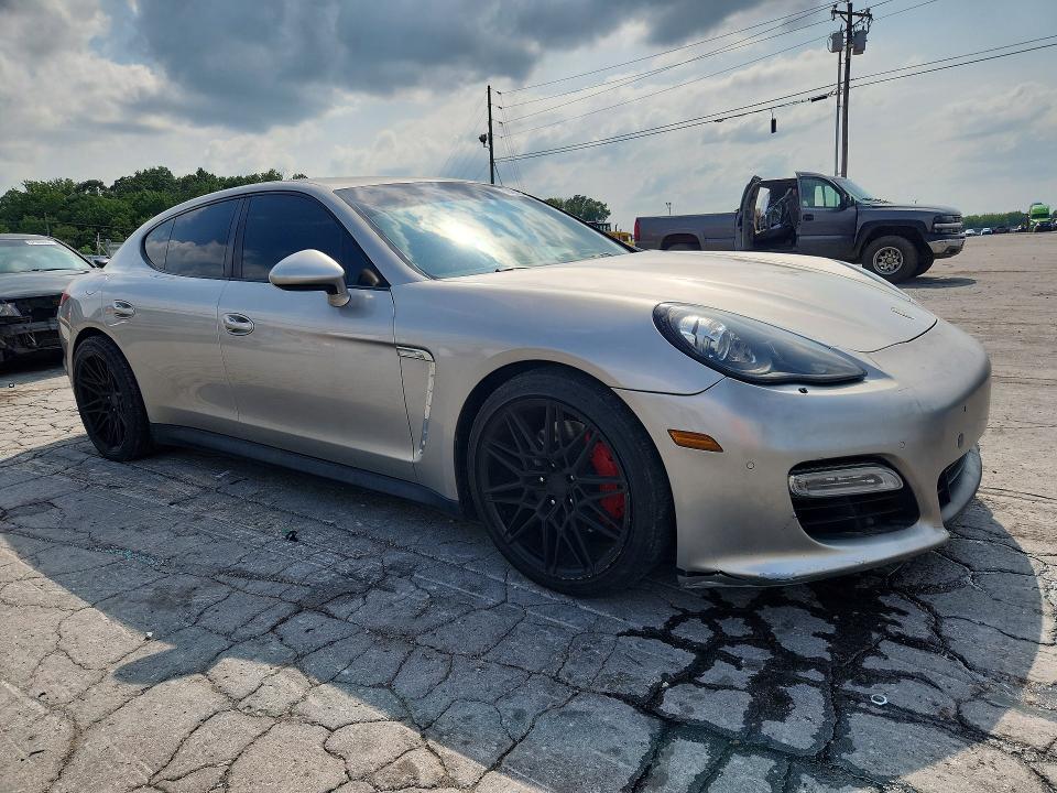 2013 Porsche Panamera VIN WP0AF2A77DL075020 COPART salvage auction — MINOR DENT/SCRATCHES, Salvage Title, sold $1,800 on 2026-08-12 (photo 4)