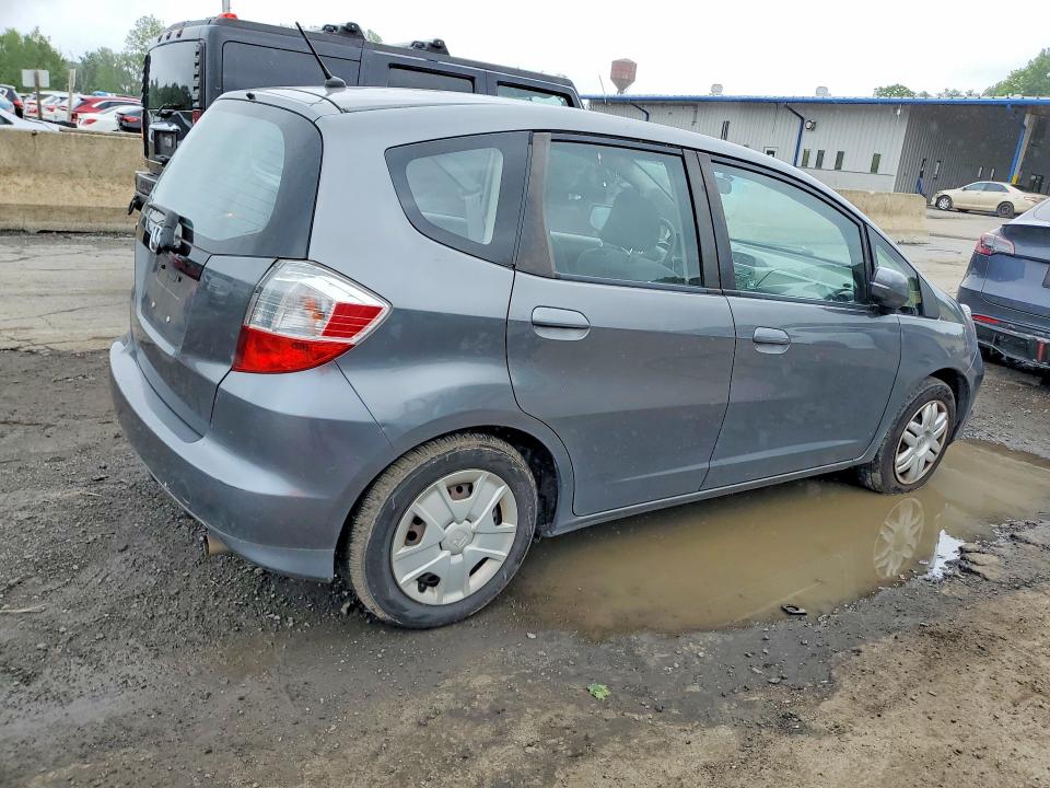 2013 Honda Fit VIN JHMGE8H35DC006795 COPART salvage auction — MINOR DENT/SCRATCHES, Nj - Certificate Of Title, sold $800 on 2026-07-21 (photo 3)