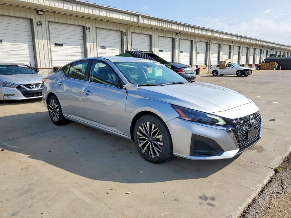 2025 Nissan Altima VIN 1N4BL4DV7SN386716 COPART salvage auction — ROOF, Fl - Cert Of Title Slvg Rebuildable, sold $7,600 on 2026-07-30 (photo 4)