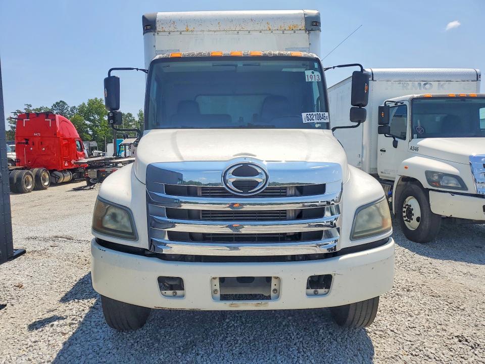 2013 Hino 258/268 VIN 5PVNJ8JV6D4S54791 COPART salvage auction — MINOR DENT/SCRATCHES, CT, sold $2,650 on 2026-09-08 (photo 5)