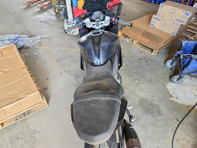 2025 Triumph motorcycle Daytona VIN SMTL23UF4STBU2381 COPART salvage auction — VANDALISM, NM - CERTIFICATE OF TITLE, sold $1,950 on 2026-10-01 (photo 6)