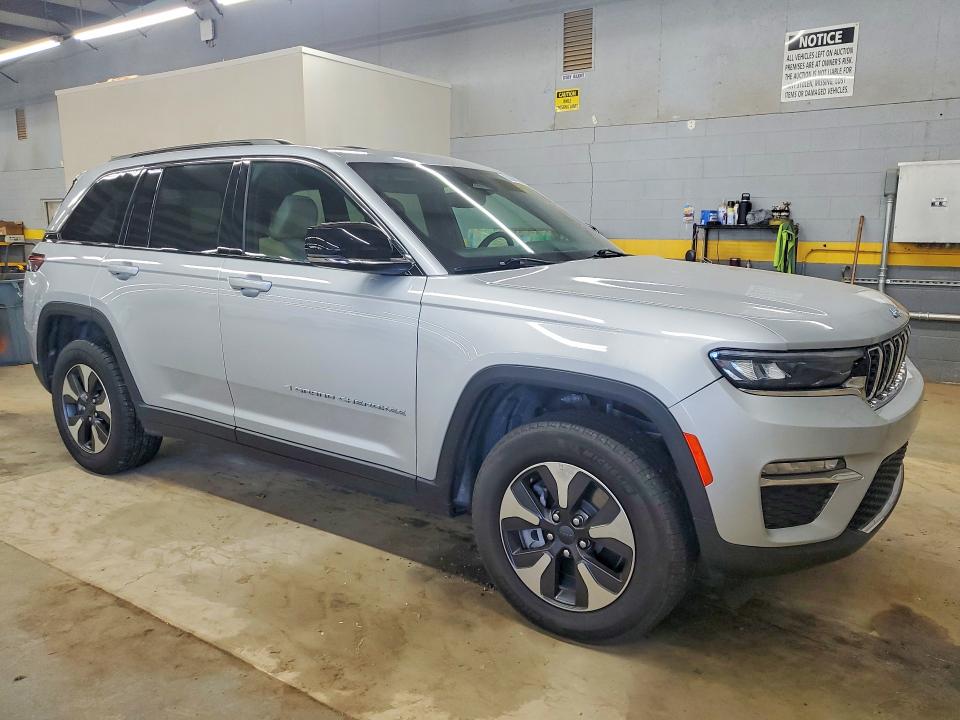 2024 Jeep Cherokee VIN 1C4RJYB64RC721339 COPART salvage auction — MINOR DENT/SCRATCHES, Ga - Dealer Only Clean Title (P), sold $17,500 on 2026-07-29 (photo 4)