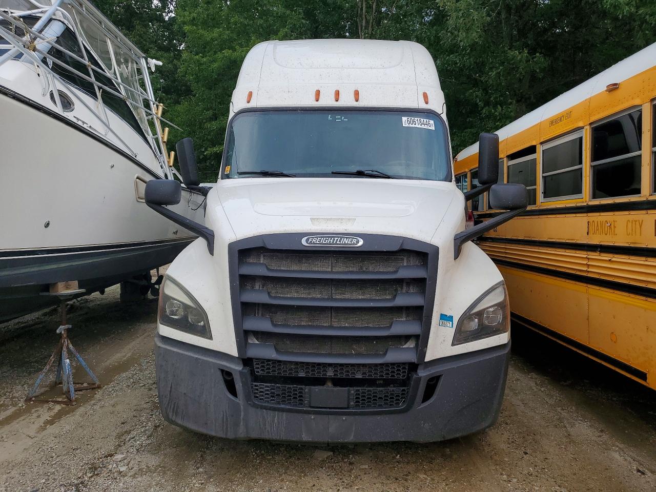 2019 Freightliner Cascadia 126 VIN 1FUJHHDR1KLKV6937 COPART salvage auction — Minor Dent/Scratches, NJ - CERTIFICATE OF TITLE, sold $12,800 on 2026-08-21 (photo 5)