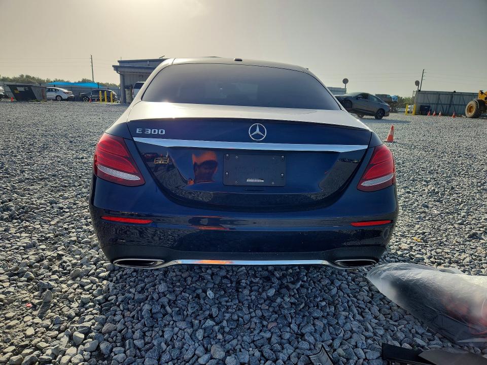 2018 Mercedes-benz E-klasse VIN WDDZF4JBXJA300532 COPART salvage auction — WATER/FLOOD, FL - CERT OF TITLE-SLVG REBLD FLOOD, sold $15 on 2026-07-21 (photo 6)