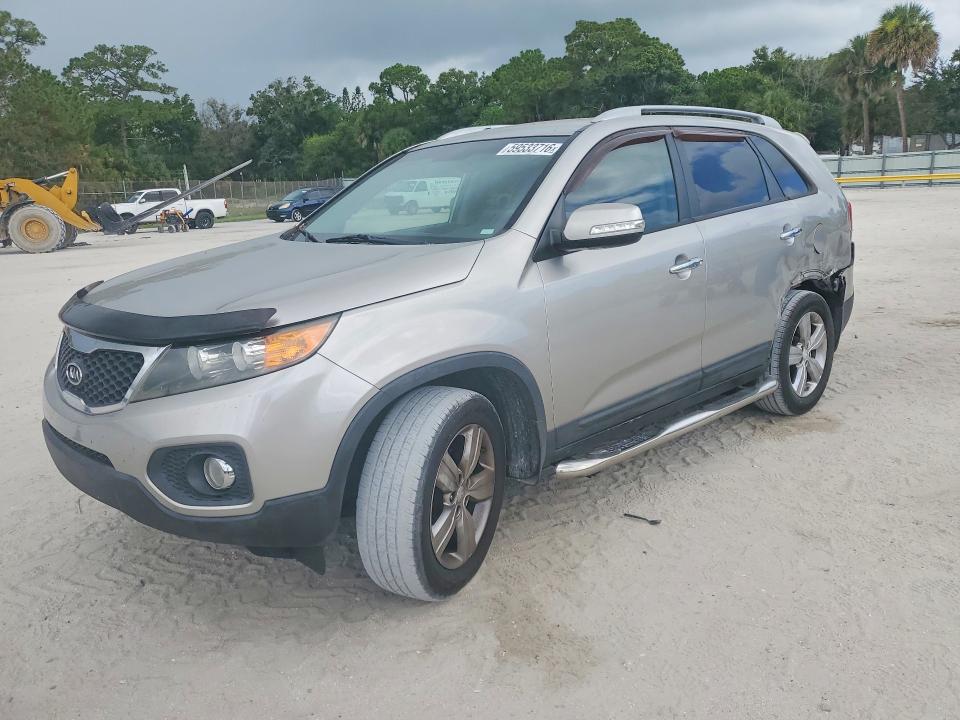 2013 Kia Sorento VIN 5XYKU4A65DG370156 COPART salvage auction — SIDE, Fl - Cert Of Title Slvg Rebuildable, sold $575 on 2026-07-15 (photo 1)