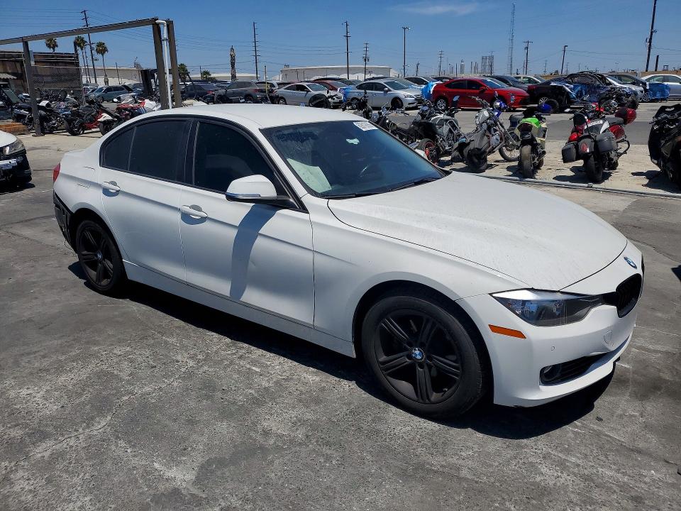 2015 BMW 3er VIN WBA3C1C56FK119540 COPART salvage auction — REAR END, Ca - Salvage Certificate, sold $3,100 on 2026-08-28 (photo 4)