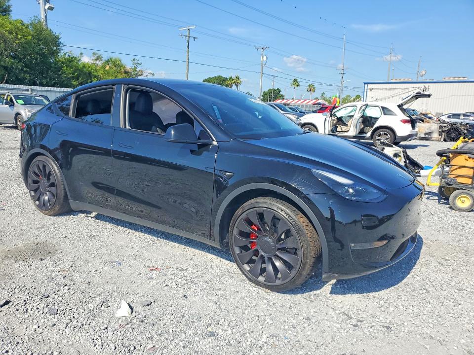 2023 Tesla Model y VIN 7SAYGDEF6PF844075 COPART salvage auction — SIDE, Fl - Cert Of Title Slvg Rebuildable, sold $9,700 on 2026-07-31 (photo 4)