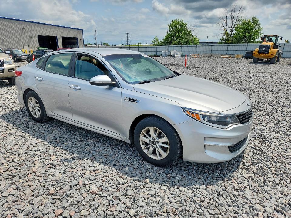 2016 Kia Optima VIN 5XXGT4L31GG015442 COPART salvage auction — MINOR DENT/SCRATCHES, WI - CERTIFICATE OF TITLE, sold $1,000 on 2026-07-27 (photo 4)